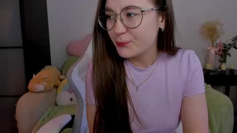 Snapshot of _nemalkovamia chatting on February 26, 6:19 am Mia with a big heart online show from February 26, 6:19 am