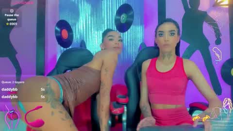 Nicky  Please help me with your thumbs up its importan online show from November 15, 8:54 pm