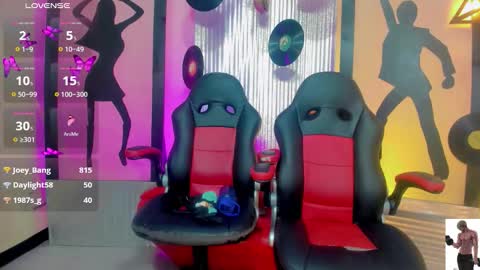 Nicky  Please help me with your thumbs up its importan online show from January 10, 8:36 pm