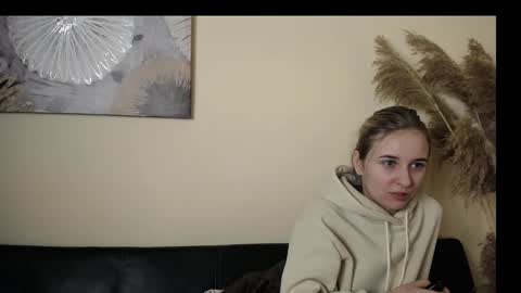 Nica online show from November 13, 1:03 pm