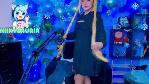 niiky online show from December 2, 4:27 pm