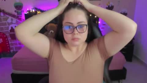 Olivia jones online show from December 19, 1:39 pm