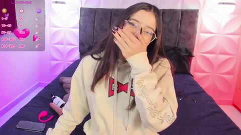 Pau online show from December 18, 12:44 pm