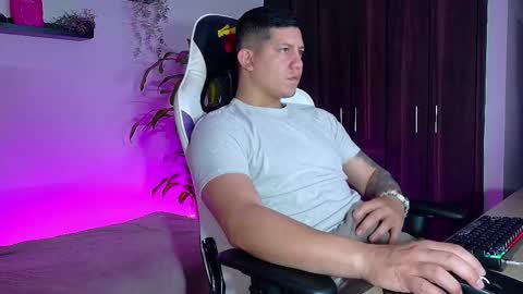 Snapshot of _robertobaggio chatting on October 16, 12:38 pm Roberto online show from October 16, 12:38 pm