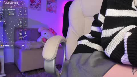 Snapshot of _sabrinamoon chatting on January 26, 5:23 pm online show from January 26, 5:23 pm
