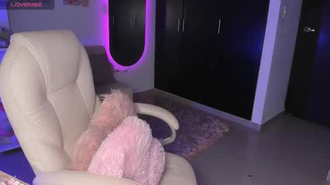   online show from November 8, 4:54 pm