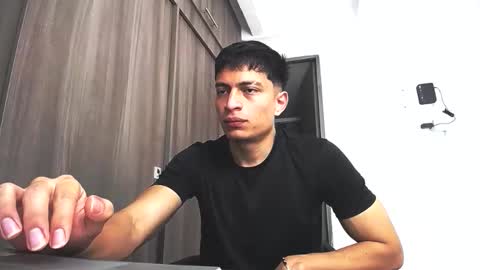 Juan Pablo-independent model online show from April 19, 5:25 pm