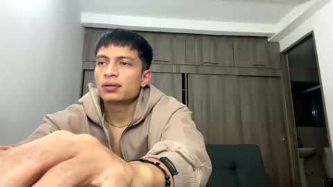 Juan Pablo-independent model online show from March 13, 6:49 am