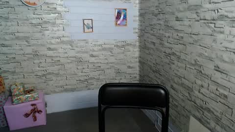 Snapshot of _snow_queen__ chatting on December 12, 7:37 pm Rachel online show from December 12, 7:37 pm