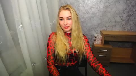 Snapshot of _snow_queen__ chatting on January 3, 2:08 pm Rachel online show from January 3, 2:08 pm