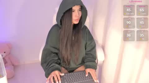   online show from November 4, 8:43 pm