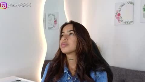 Snapshot of _sophiebrown__ chatting on December 5, 11:34 pm Andrea  The Next Stream  Wednesday online show from December 5, 11:34 pm