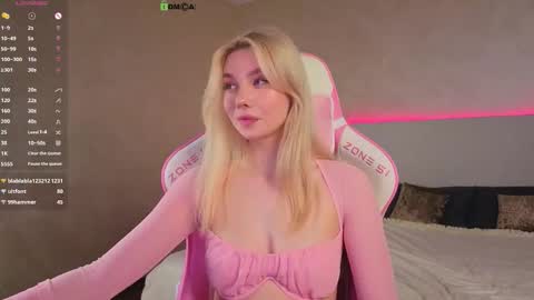Snapshot of _sophielov chatting on October 2, 8:13 am Sophie online show from October 2, 8:13 am