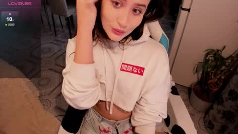 _sserendipityy_ online show from September 15, 7:10 am