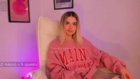 _tammarra_ online show from April 14, 10:35 pm