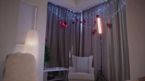 Annie online show from February 20, 6:26 am