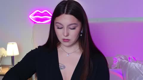 _tessa_may_ online show from October 31, 9:26 pm