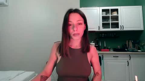 Mia online show from April 5, 6:05 pm