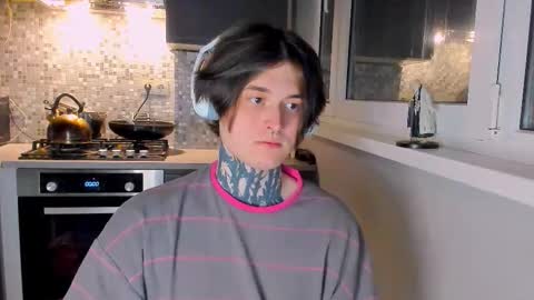 _torfin_ online show from February 24, 10:35 pm