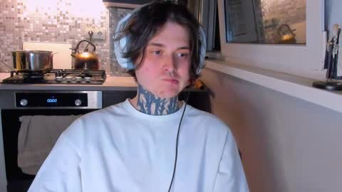 _torfin_ online show from April 4, 11:12 pm