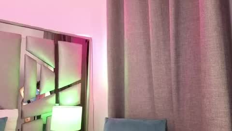 _valeria_saenz_ online show from April 13, 3:00 am