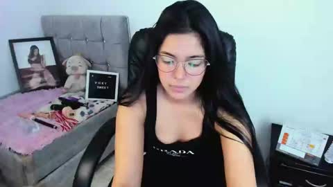 Vicky online show from February 26, 8:15 pm