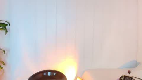 Victoria Fox online show from February 8, 11:30 pm