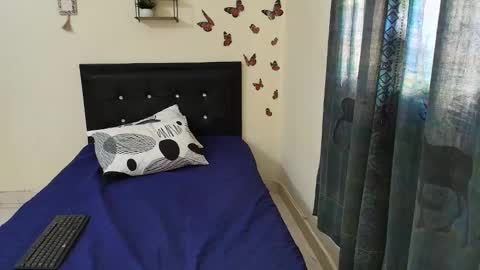 Snapshot of _victoriia_971 chatting on February 24, 12:26 pm _victoriia_971 online show from February 24, 12:26 pm