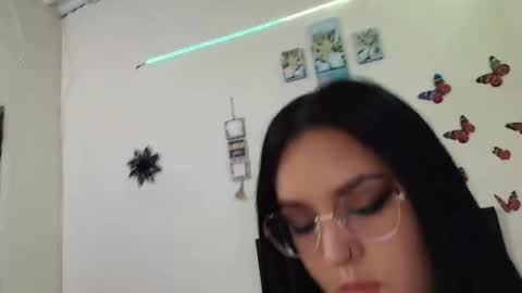 Snapshot of _victoriia_971 chatting on February 19, 12:11 pm _victoriia_971 online show from February 19, 12:11 pm