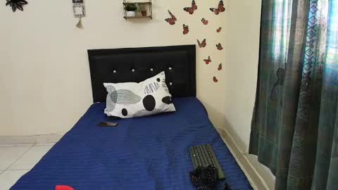Snapshot of _victoriia_971 chatting on February 18, 12:17 pm _victoriia_971 online show from February 18, 12:17 pm