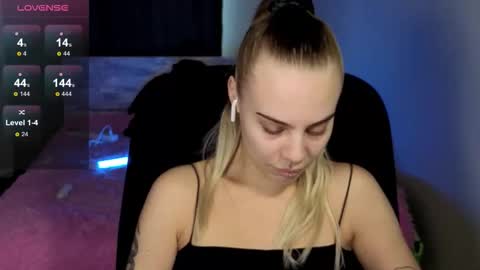 Snapshot of _wednesday_addams_ chatting on September 16, 9:33 am Vera online show from September 16, 9:33 am