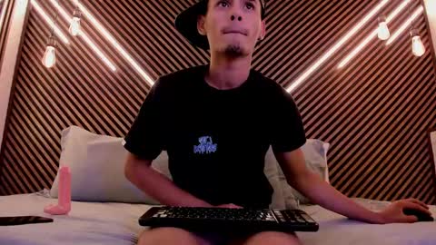  white fox  online show from February 19, 7:39 am