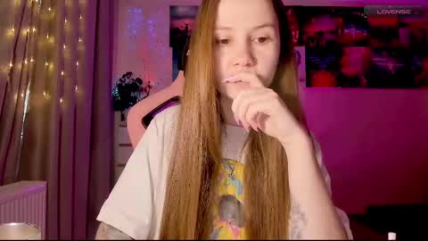 Snapshot of _witch__ chatting on February 9, 7:48 am Enni online show from February 9, 7:48 am
