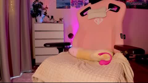 Snapshot of _witch__ chatting on February 7, 1:53 pm Enni online show from February 7, 1:53 pm