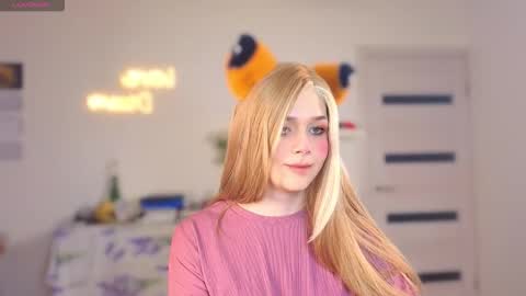 Snapshot of _yourfoxy_ chatting on October 12, 2:20 pm LITTLE FOX online show from October 12, 2:20 pm