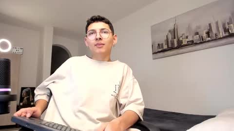Snapshot of a_lejandro_08 chatting on March 11, 10:31 pm alejo online show from March 11, 10:31 pm
