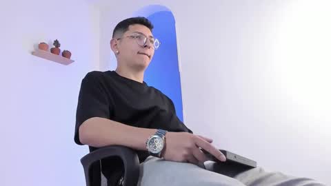 Snapshot of a_lejandro_08 chatting on February 26, 8:04 pm alejo online show from February 26, 8:04 pm