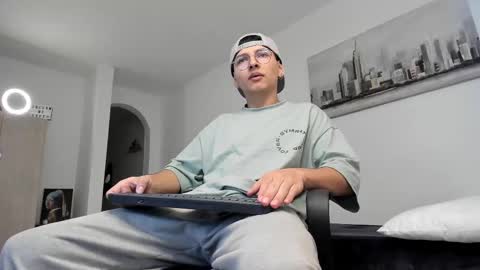 Snapshot of a_lejandro_08 chatting on March 10, 9:40 pm alejo online show from March 10, 9:40 pm