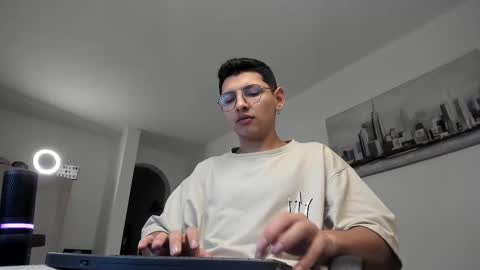 Snapshot of a_lejandro_08 chatting on March 12, 7:46 am alejo online show from March 12, 7:46 am