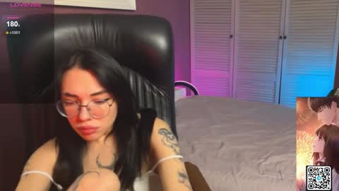 Kris Michael online show from November 22, 7:01 pm