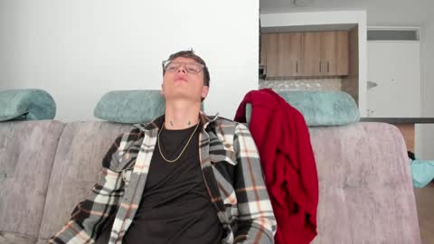 A Sexy Couple online show from December 8, 6:50 pm