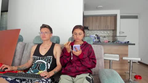 A Sexy Couple online show from December 4, 7:06 pm