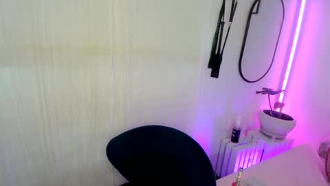 Snapshot of aaliyahlayla chatting on January 23, 1:41 am Aaliyahlayla online show from January 23, 1:41 am