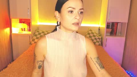 Lea online show from August 8, 6:51 pm