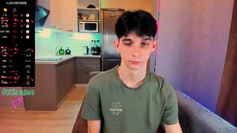 Snapshot of aaron_bang chatting on September 27, 7:44 pm Aaron Bang online show from September 27, 7:44 pm