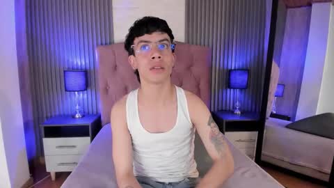 Snapshot of aaron_blink1 chatting on October 13, 2:08 pm Aaron online show from October 13, 2:08 pm
