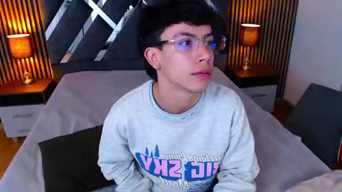 Snapshot of aaron_blink1 chatting on October 6, 12:56 pm Aaron online show from October 6, 12:56 pm