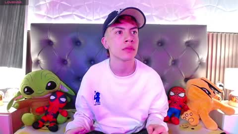 Snapshot of aaron_blink1 chatting on January 27, 1:19 pm Aaron online show from January 27, 1:19 pm