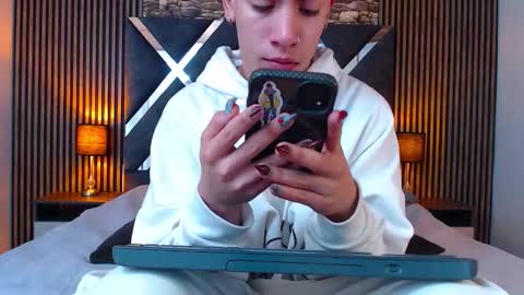 Snapshot of aaron_blink1 chatting on September 22, 1:15 pm Aaron online show from September 22, 1:15 pm