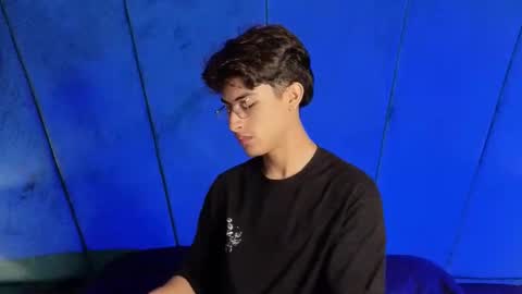 Aaron Ezequiel online show from October 26, 12:55 am